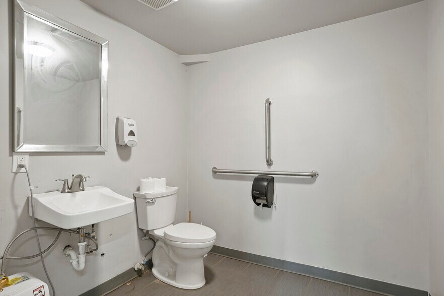 More Photos Of 5245 E 69th Ave, Commerce City Service For Lease