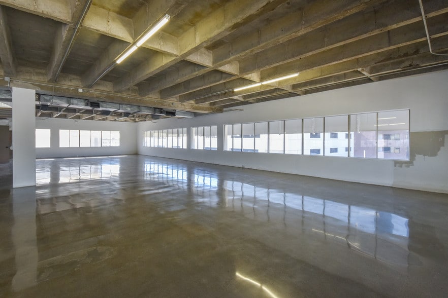 More Photos Of 515 N Sycamore St, Santa Ana Office For Lease