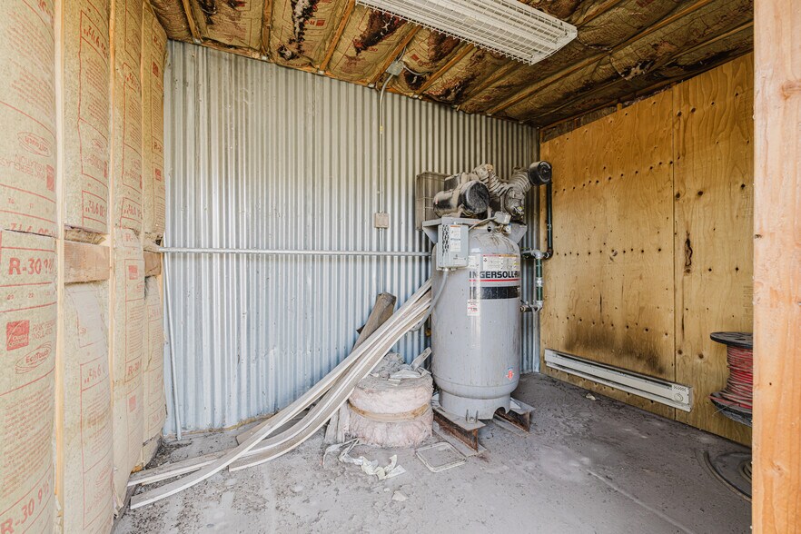 More Photos Of 824 Poplar St, Carlin Industrial For Sale