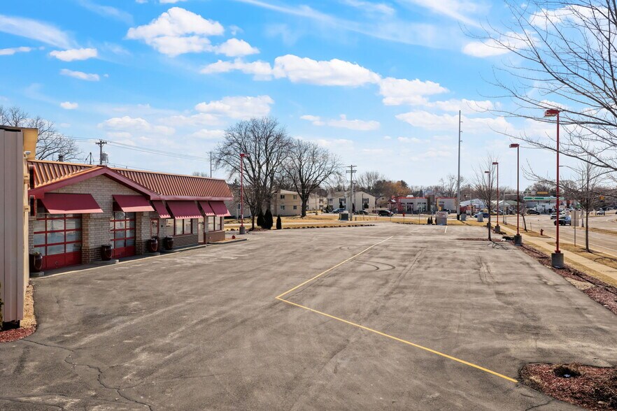 More Photos Of 3415 Parmenter St, Middleton Auto Dealership For Sale