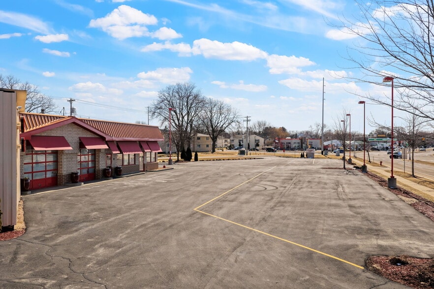 More Photos Of 3415 Parmenter St, Middleton Auto Dealership For Sale