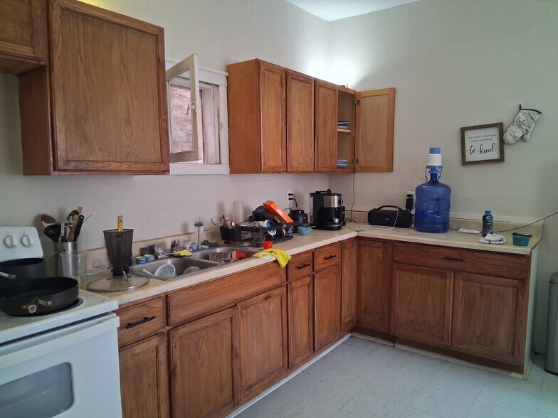 More Photos Of 617 S Virginia St, El Paso Multifamily For Sale