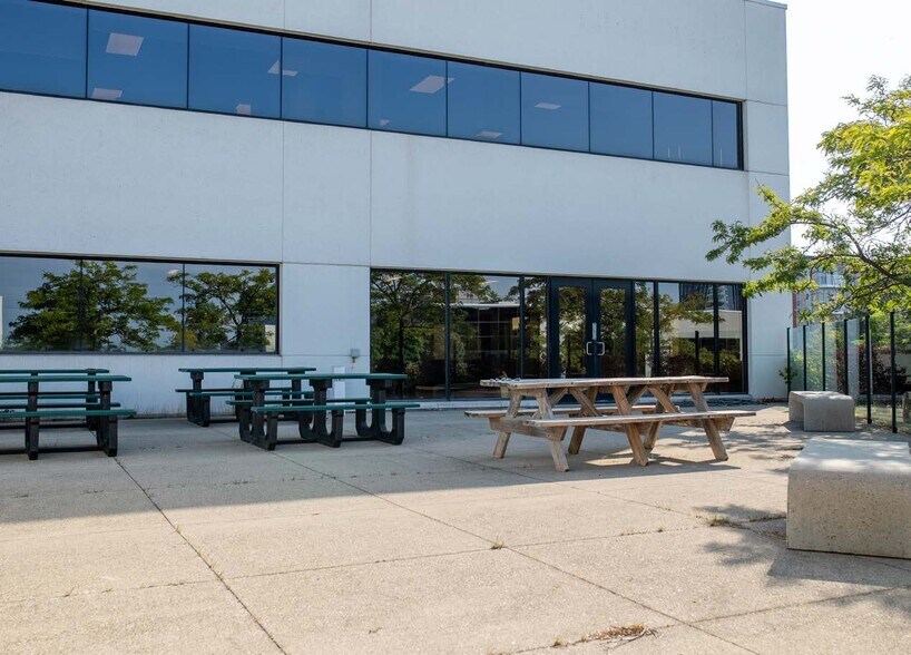 More Photos Of 410 Albert St, Waterloo Office For Lease