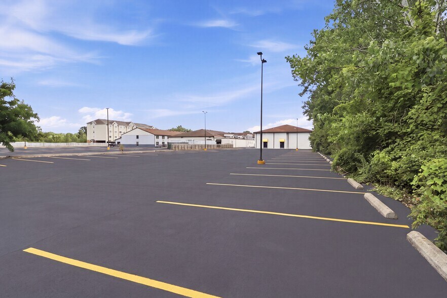 More Photos Of 7680 Niagara Falls Blvd, Niagara Falls Hotel For Sale