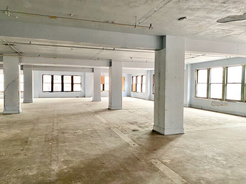 More Photos Of 1701-1709 Locust St, Saint Louis Warehouse For Sale