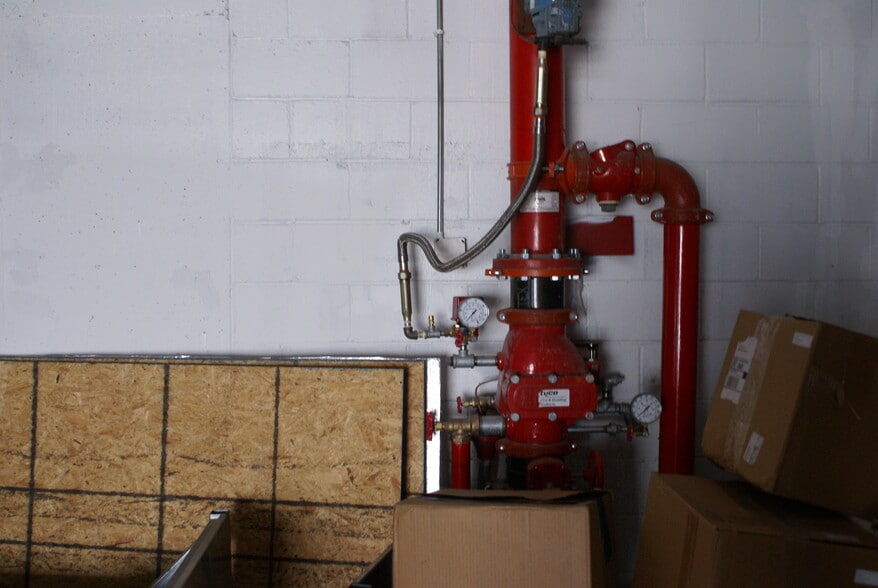 More Photos Of 680 Edgewood Ave N, Jacksonville Warehouse For Lease