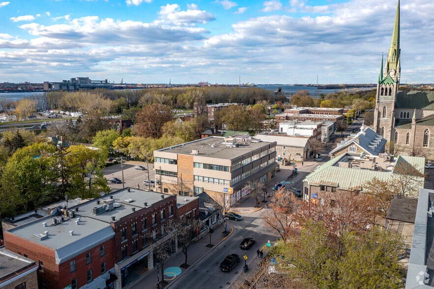 More Photos Of 85 Rue Saint-Charles O, Longueuil Office For Lease