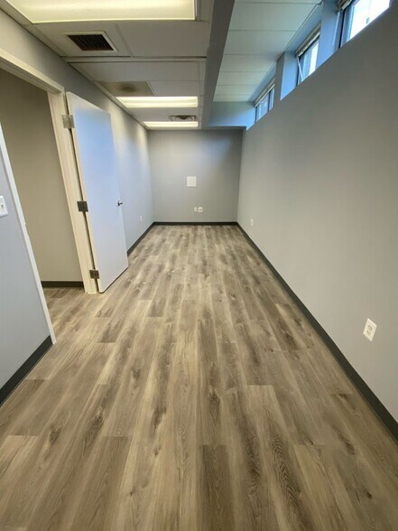 More Photos Of 14141 Robert Paris Ct, Chantilly Medical For Lease