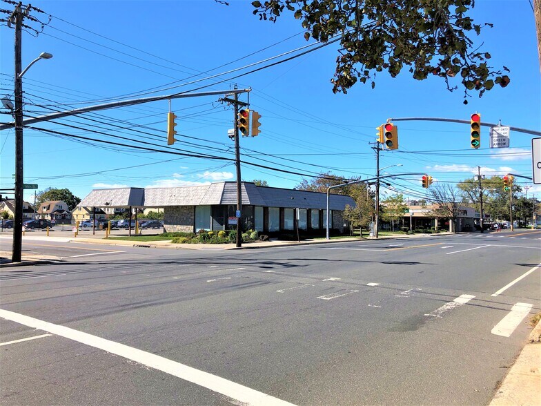 More Photos Of 115 Main St, East Rockaway Bank For Lease