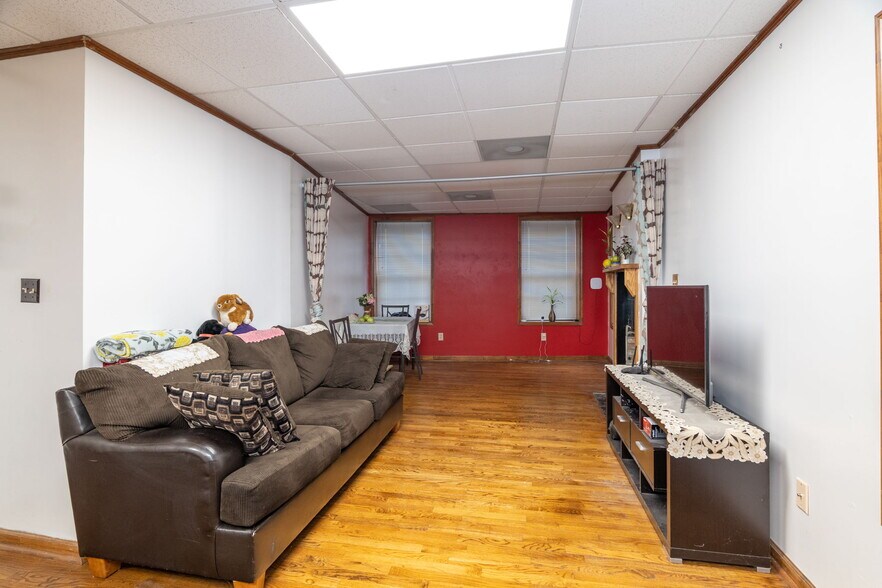 More Photos Of 46 Columbia St, Albany Office For Sale