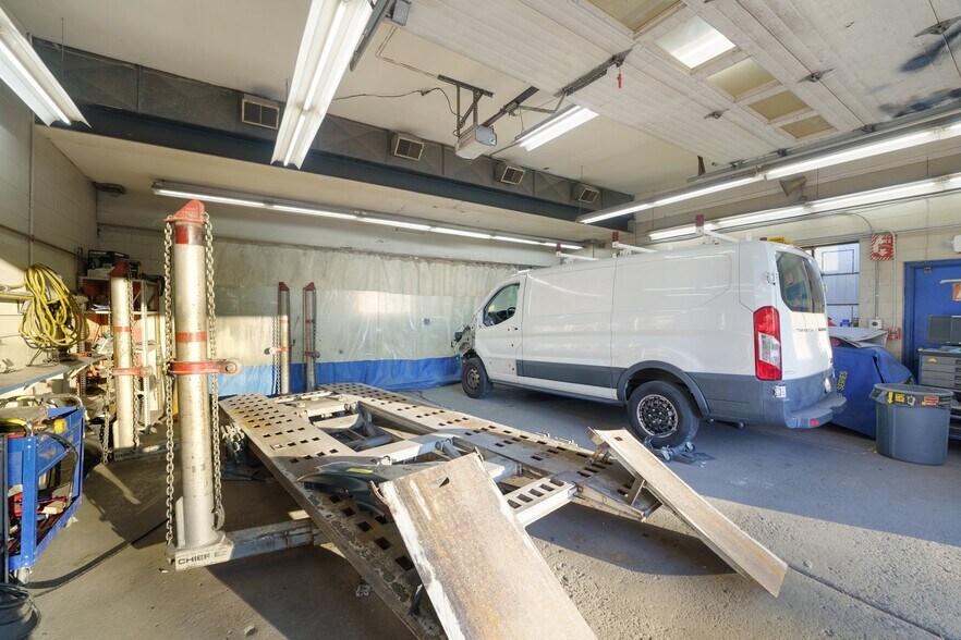 More Photos Of 15 York Ave, Pawtucket Auto Repair For Sale