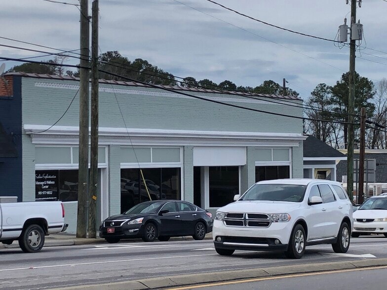 More Photos Of 716 S Main St, Lillington Storefront For Lease