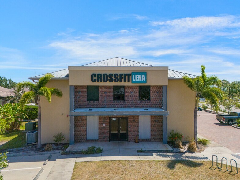 Primary Photo Of 5261 Paylor Ln, Sarasota Freestanding For Lease