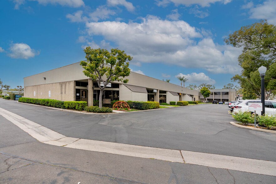 More Photos Of 1717-1745 W Orangewood Ave, Orange Office For Sale