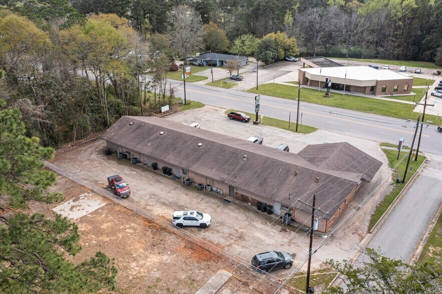 More Photos Of 1002 W Bluff St, Woodville Storefront For Sale