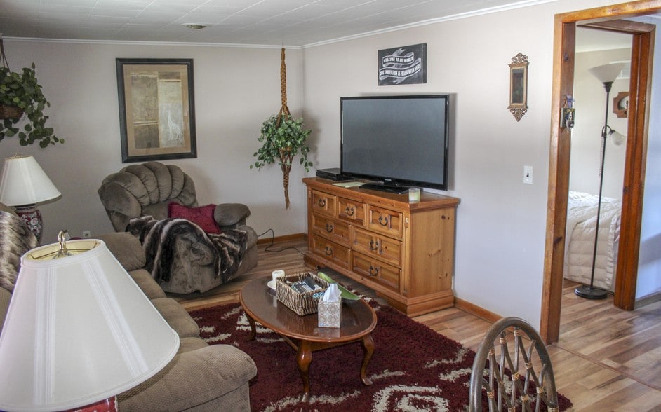 More Photos Of 6558 Lake Shore Rd, Derby Restaurant For Sale