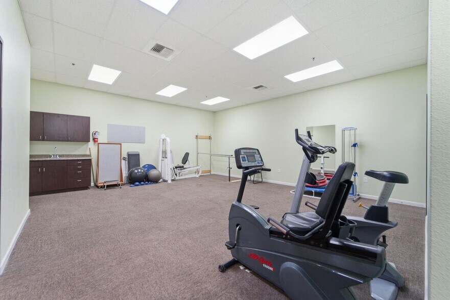More Photos Of 1465 Tharp Rd, Yuba City General Retail For Lease