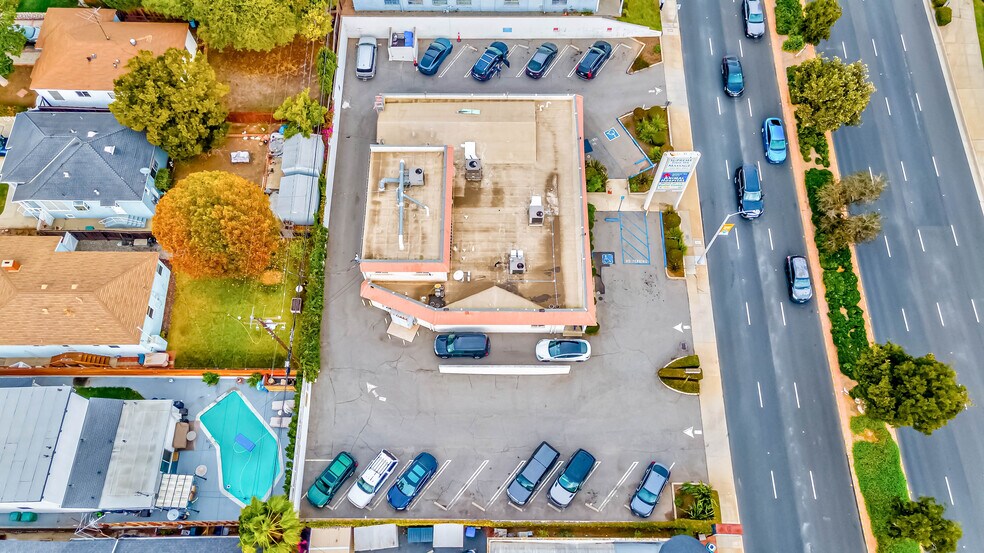 More Photos Of 2709 N Sepulveda Blvd, Manhattan Beach Storefront Retail Office For Lease