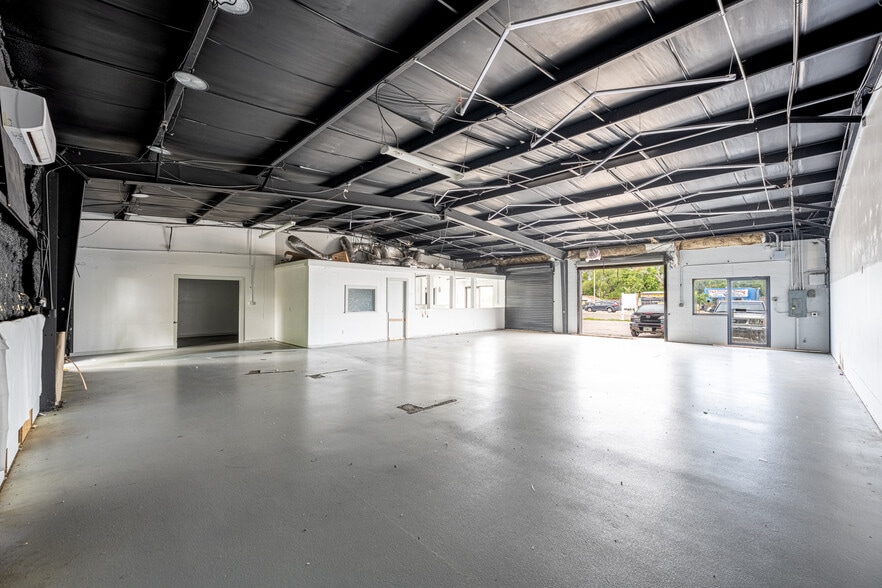 More Photos Of 1900 N Washington Blvd, Sarasota Flex For Sale