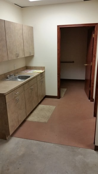 More Photos Of 5829 W Sam Houston Pky N, Houston Light Distribution For Lease