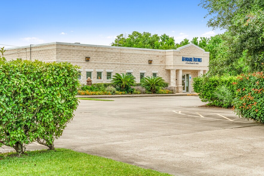 More Photos Of 3095 College St, Beaumont Medical For Sale