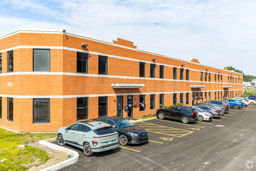 More Photos Of 1180-1190 Rue Lévis, Terrebonne Flex For Lease