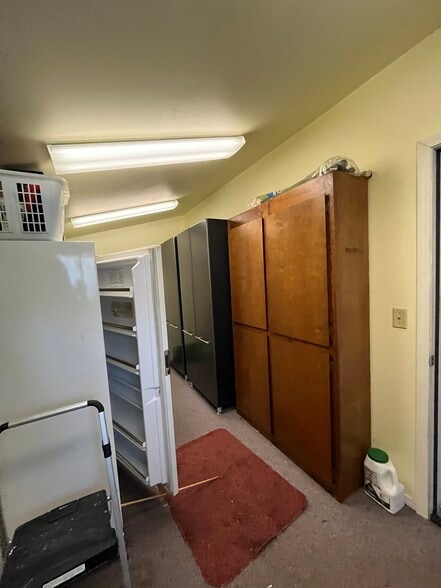 More Photos Of 1004 S Nordic Dr, Petersburg Hotel For Sale