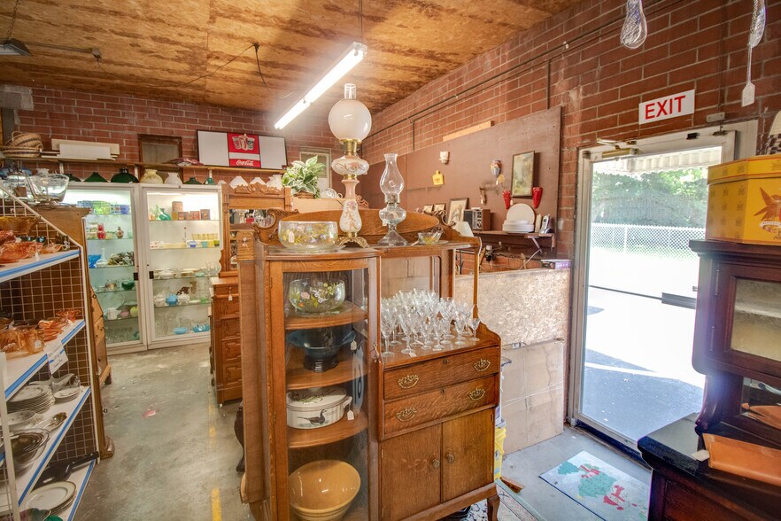 More Photos Of 1007 W Delmar Ave, Godfrey General Retail For Sale