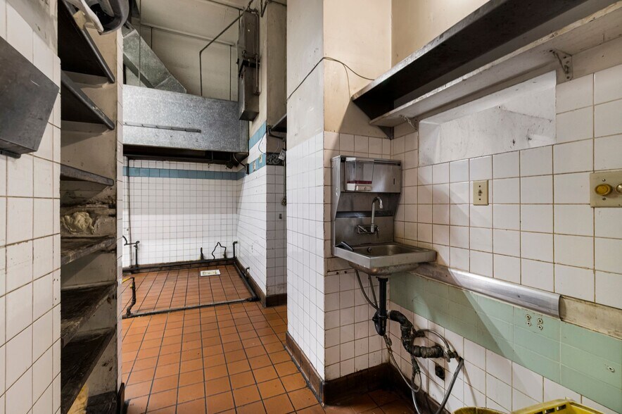 More Photos Of 131 Broadway St, Chico Restaurant For Sale