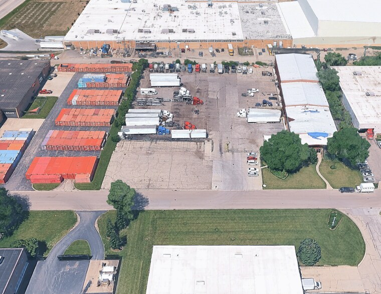 More Photos Of 2230 Ernie Krueger Cir, Waukegan Truck Terminal For Lease