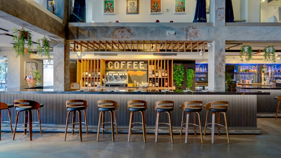 More Photos Of Restaurant, Miami Freestanding For Lease