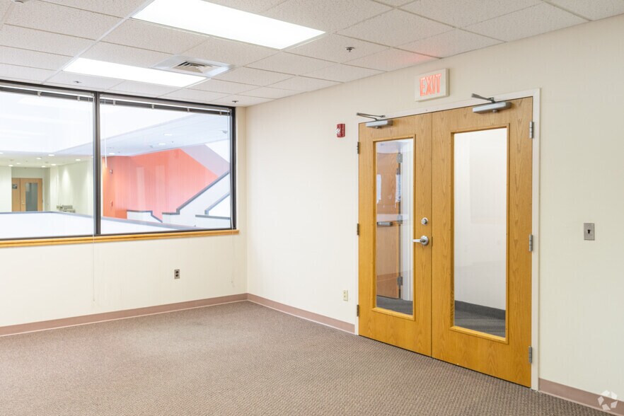 More Photos Of 101 Lindenwood Dr, Malvern Unknown For Sale