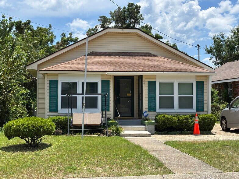 Primary Photo Of 1007 W Wright St, Pensacola Specialty For Sale
