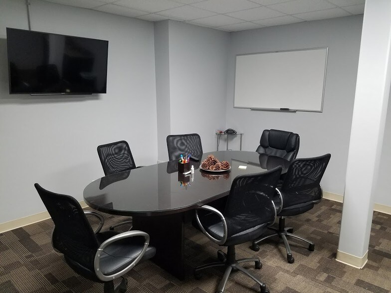 More Photos Of 7300 N Cicero Ave, Lincolnwood Loft Creative Space For Lease