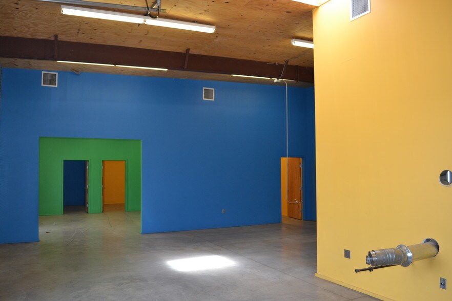 More Photos Of 44 NE 51st St, Oklahoma City Light Distribution For Lease