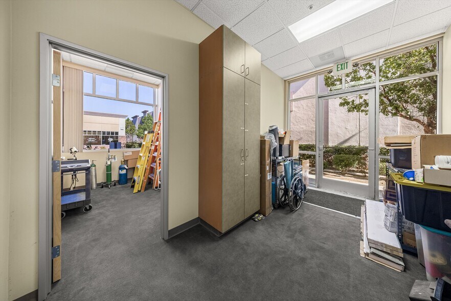 More Photos Of 27871 Smyth Dr, Santa Clarita Medical For Sale