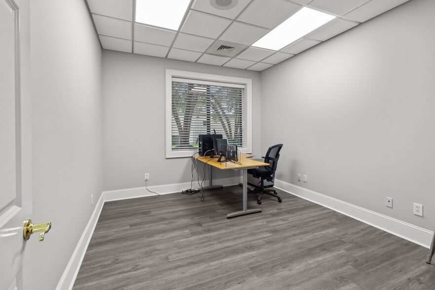 More Photos Of 147 Cedar Pointe Dr, Mooresville Research And Development For Lease