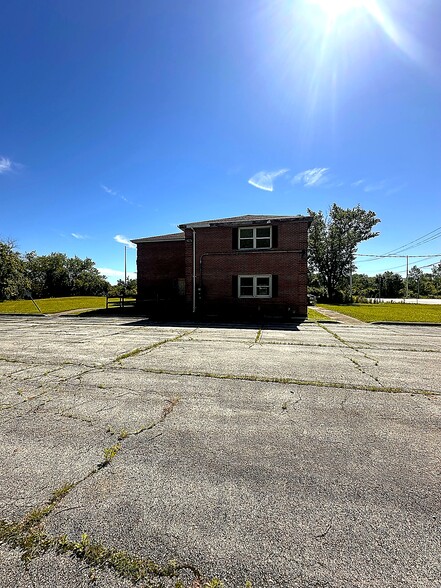 More Photos Of 23060 S Cicero Ave, Richton Park Office For Sale