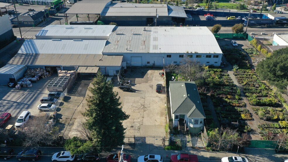 More Photos Of 2821 Union St, Oakland Warehouse For Lease