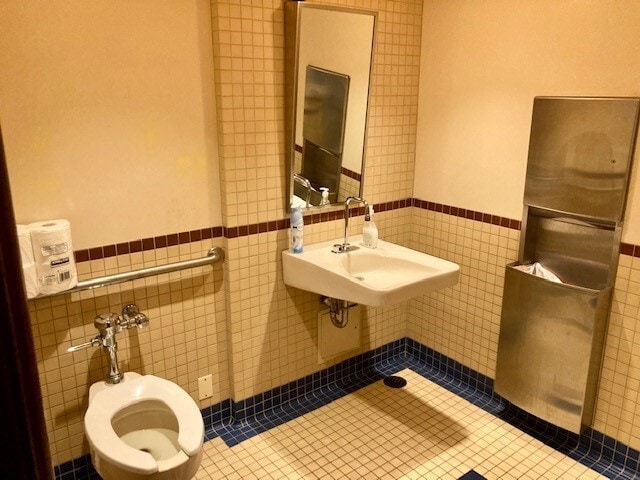 More Photos Of 6225 W Touhy Ave, Chicago Medical For Lease