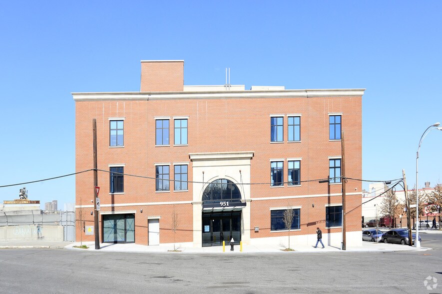 More Photos Of 951-959 Brook Ave, Bronx Hospital For Lease