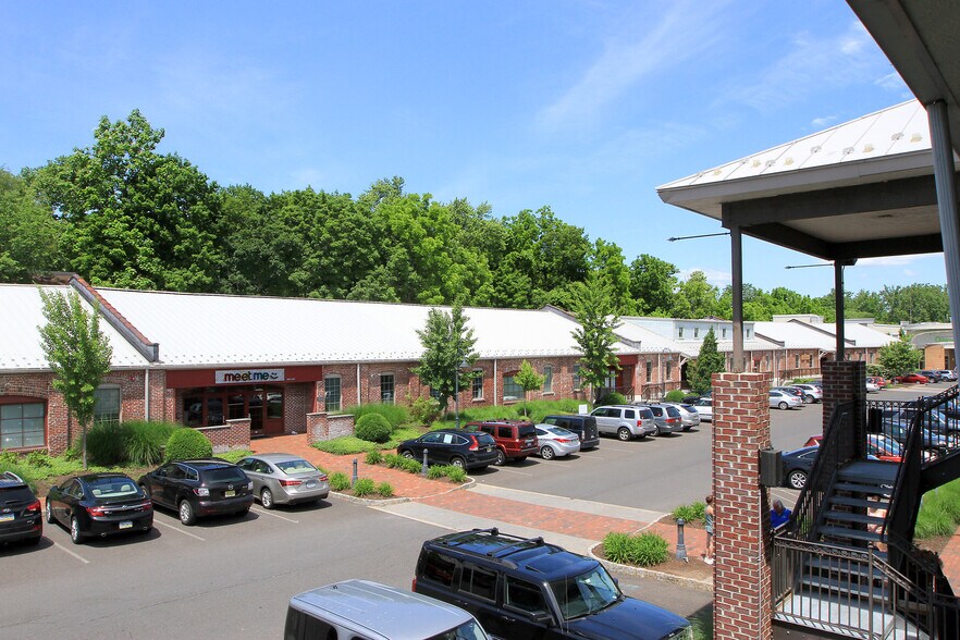 More Photos Of 400 Union Square Dr, New Hope Bar For Lease