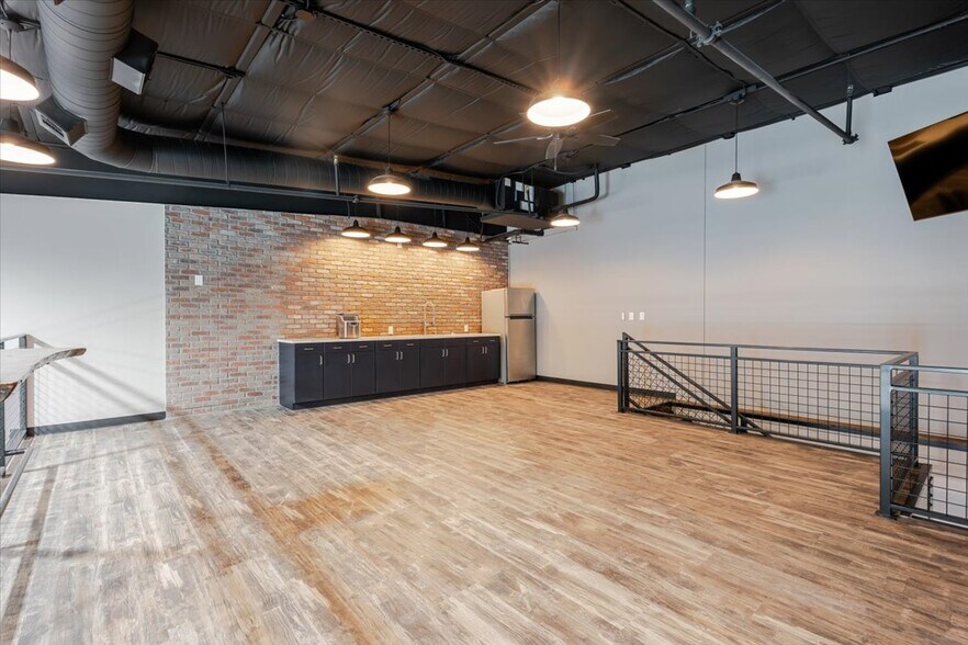 More Photos Of 1725 N Highway 377, Roanoke Industrial For Sale