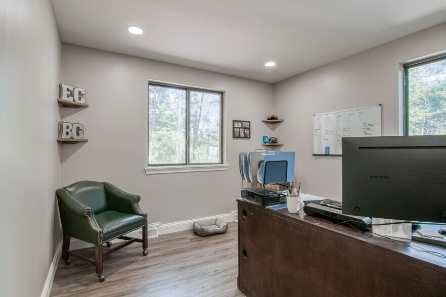 More Photos Of 2 Gordon St, Simsbury Office For Lease