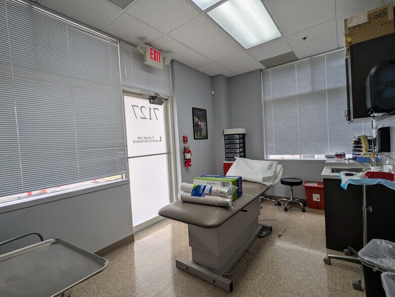 More Photos Of 7127 W 95th St, Overland Park Medical For Lease