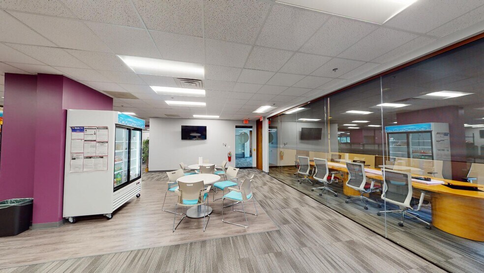 More Photos Of 120-160 W Center Ct, Schaumburg Office For Lease