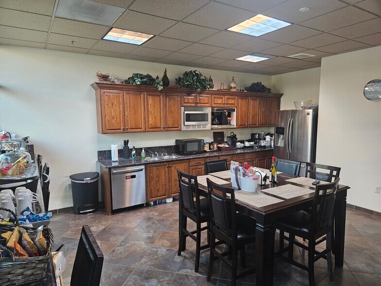 More Photos Of 1406 Blue Oaks Blvd, Roseville Medical For Lease
