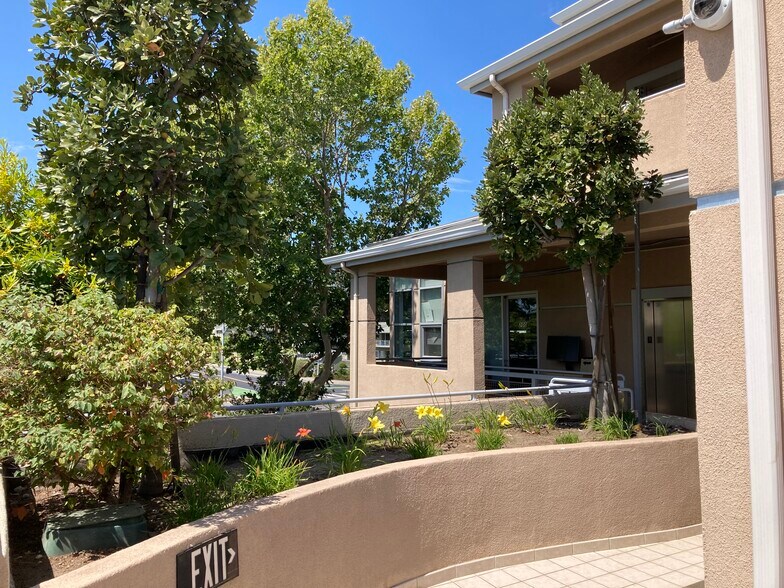 More Photos Of 3239 El Camino Real, Palo Alto Office For Lease