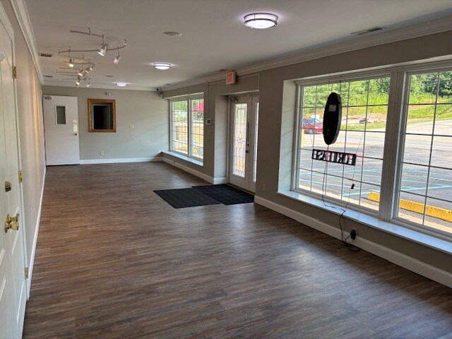 More Photos Of 6600 Grand Central Ave, Vienna Freestanding For Lease