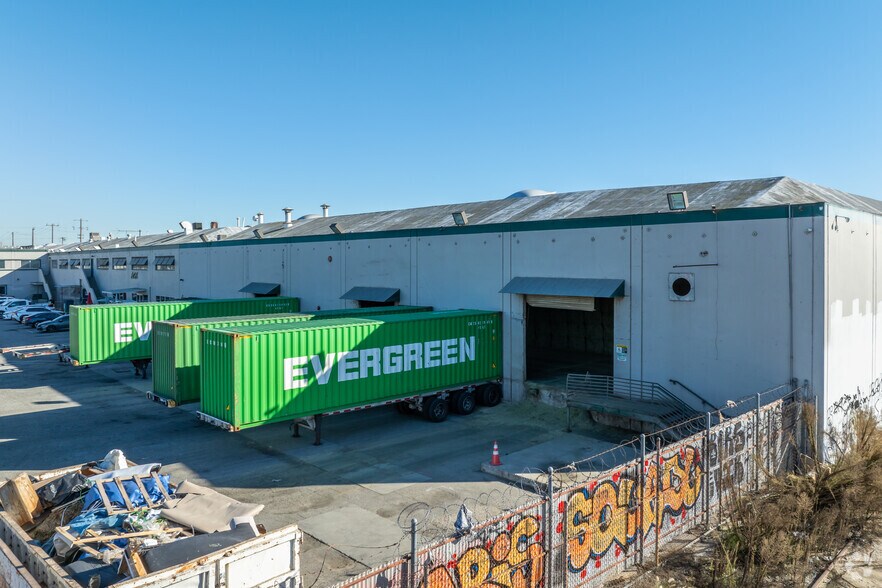 More Photos Of 920 E Pacific Coast Hwy, Wilmington Warehouse For Lease